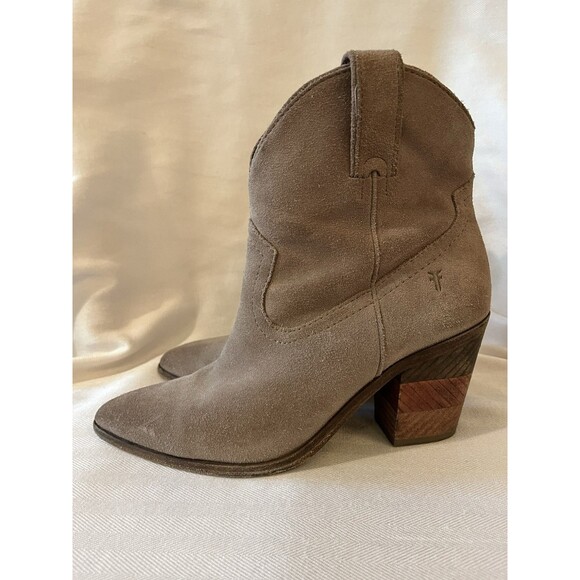 Frye Faye Chevron 3” Block Heel, Beige‎ Suede Booties, Size 7 - Picture 1 of 11